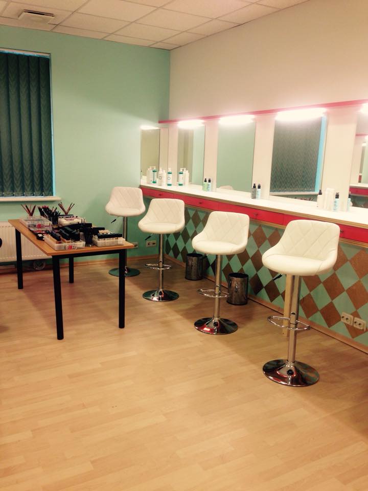 Рига студия. Девушка сидит на траве. Patricia beck модель. Карина романовская клеофия горячие. Кристина гонтарь.