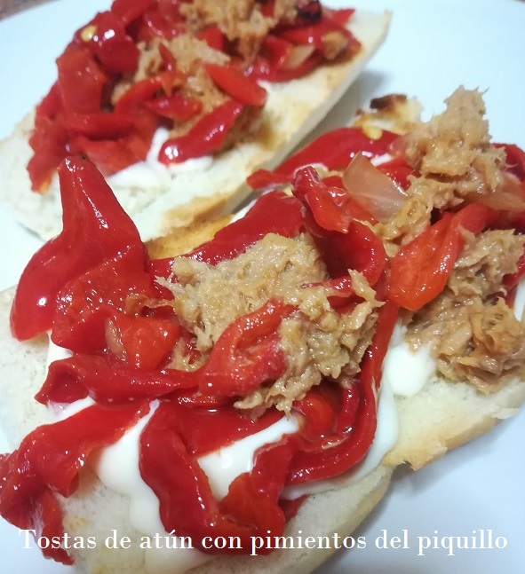 Tostas de atún con pimientos del piquillo