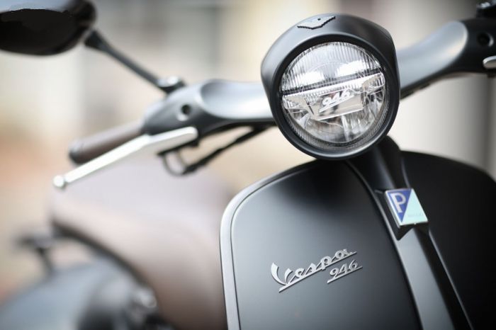 Vespa Armani 946