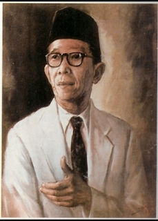 Ki Hajar Dewantara merupakan tokoh nasional dalam masa usaha kemerdekaan Indonesia Biografi Ki Hajar Dewantara Lengkap | Bapak Pendidikan Indonesia (+Foto)