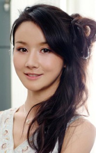 Artis Cantik China Gaunnya Melorot Di Red Carpet | info ringan kita