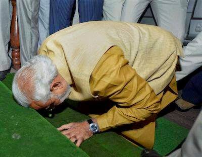 Narendra Modi prostrating  In front of Parliament House before being selected by the party as Prime Minister