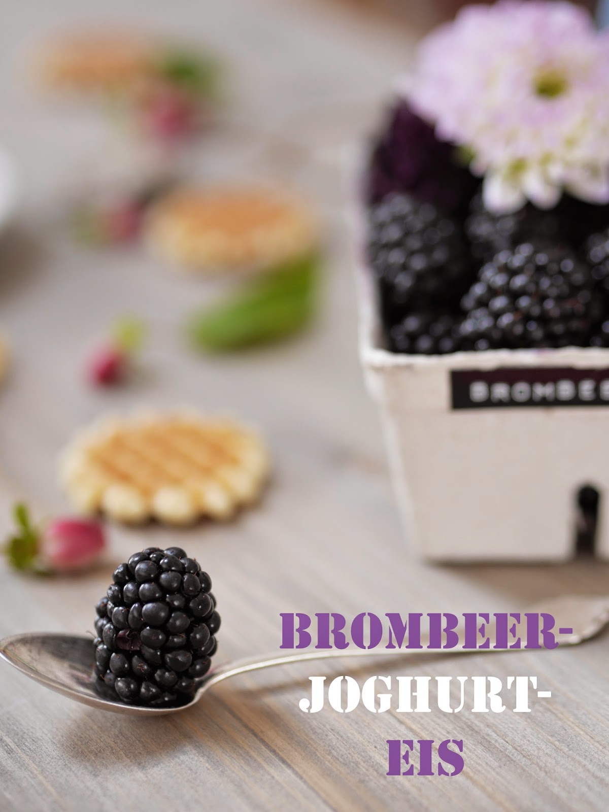 waffeliges Brombeer-Joghurt-Eis | Zuckerbrot und Saures