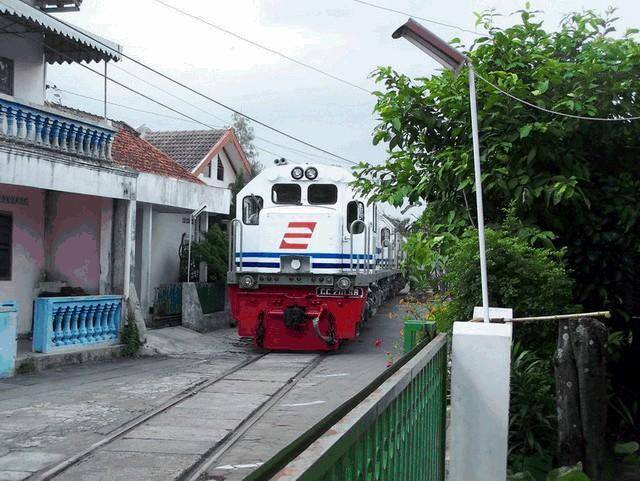  Macam Macam Kereta Api purnomo blog