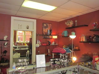 She's International Boutique: Check out more pics from the store~