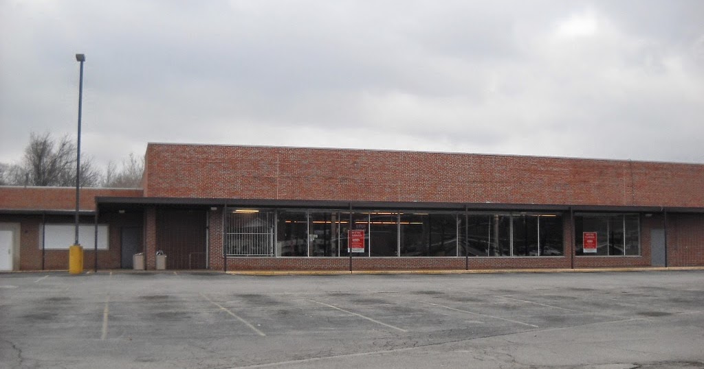 Old Grocery Stores: Former A&P - 9715 St. Charles Rock Road - N. St. Louis County, MO 63114