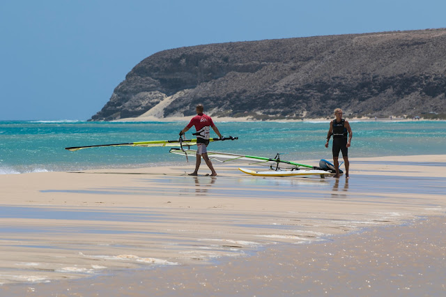 Surfista a Risco al Paso-Fuerteventura