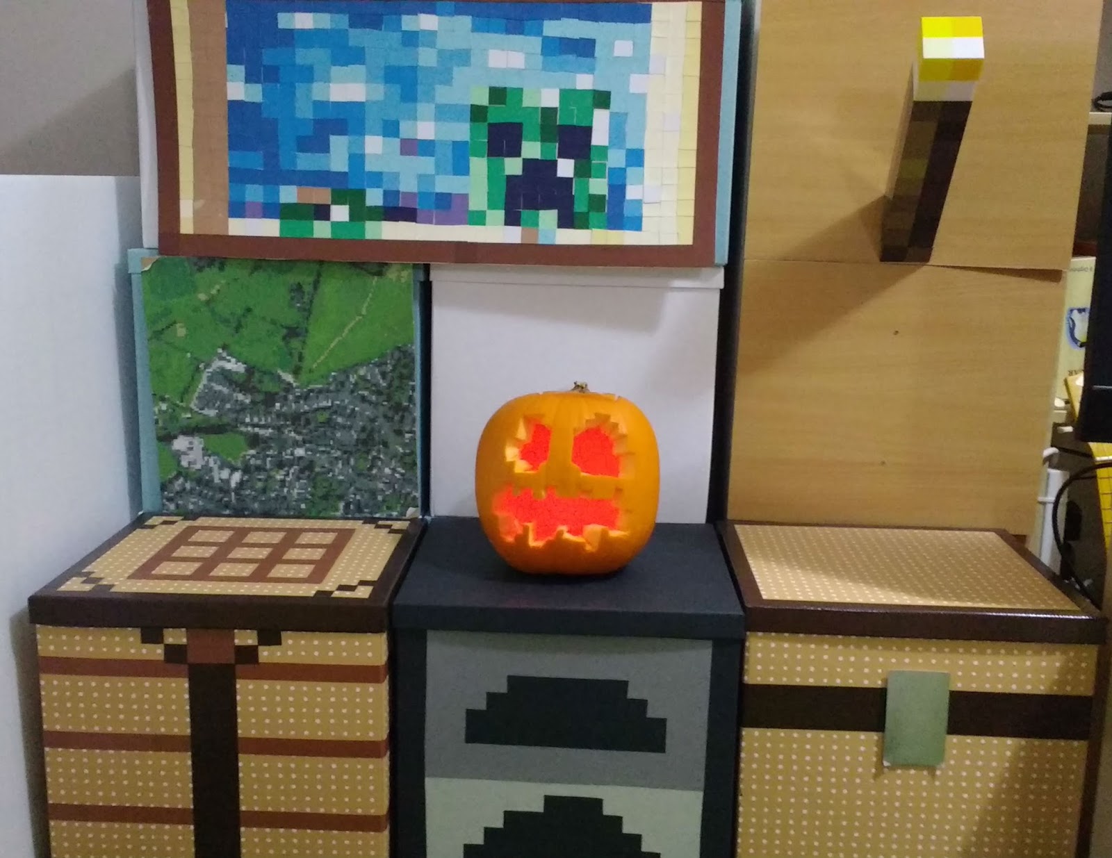 Minecraft Player Makes Real-Life Jack O'Lantern Based on Game's Pumpkins