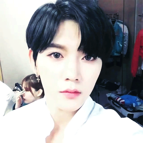 뉴이스트 렌 인스타 셀카 | 인스티즈