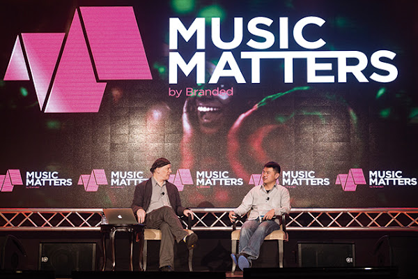 KKBOX執行長林冠羣(右)現身亞洲音樂產業B2B年會Music Matters的一場論壇。 KKBOX執行長林冠羣(右)現身亞洲音樂產業B2B年會Music Matters的一場論壇