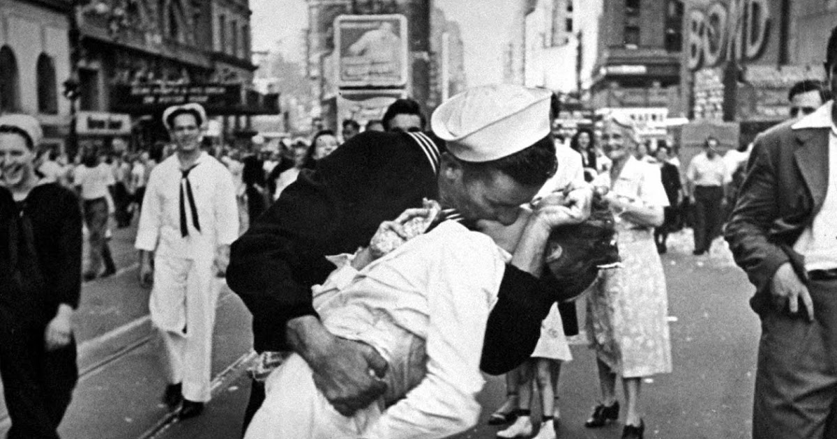 The Controversial WWII VJ Day Kiss Statue Sarasota, FL Brianne Sieberg