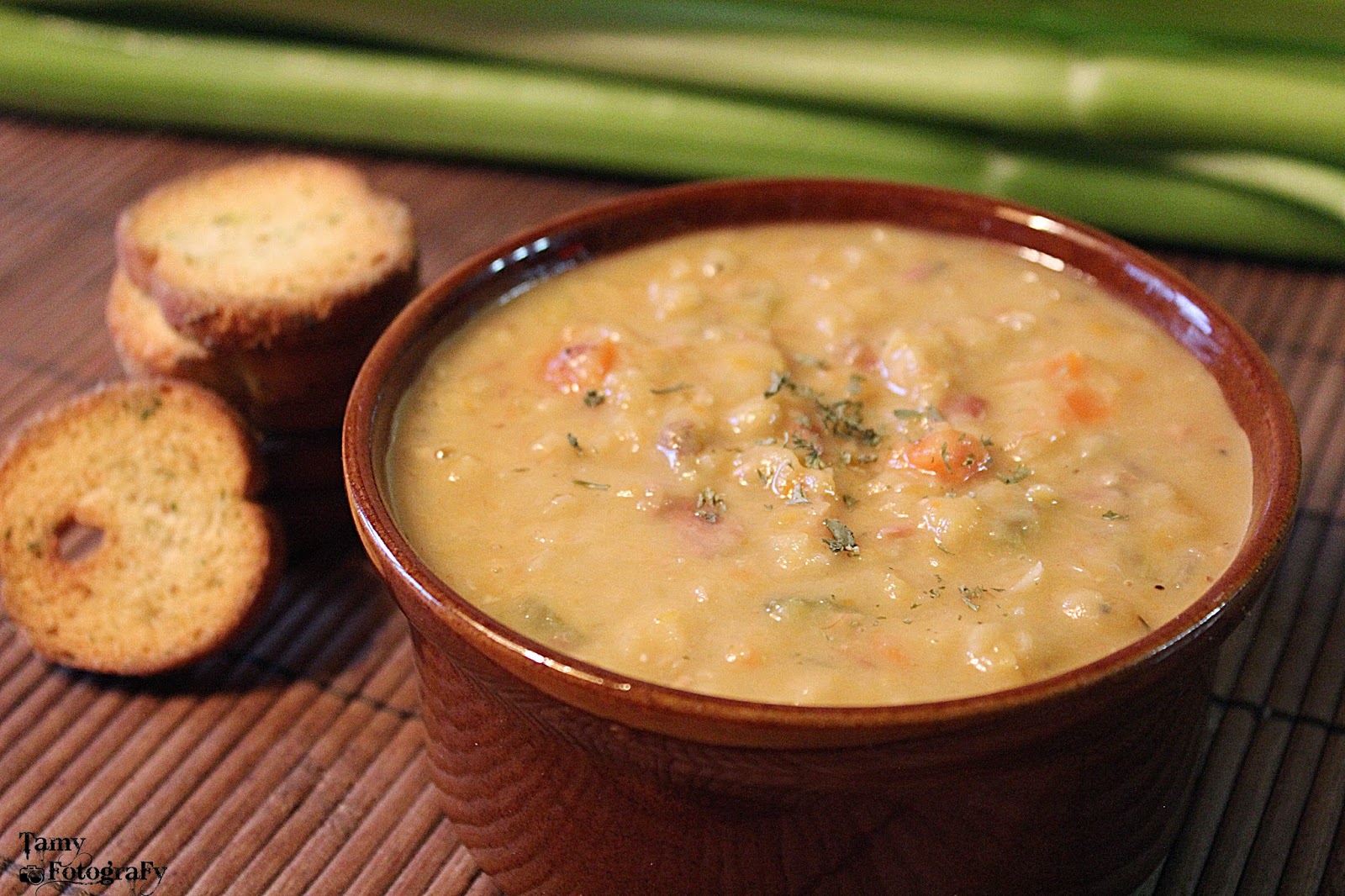 Soupe aux pois et au jambon