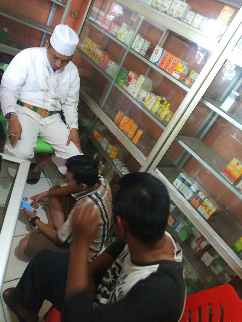 Image result for 4 anggota FPI Bekasi berurusan dengan kepolisian lantaran diduga melakukan persekusi terhadap penjual toko obat di Pondok Gede