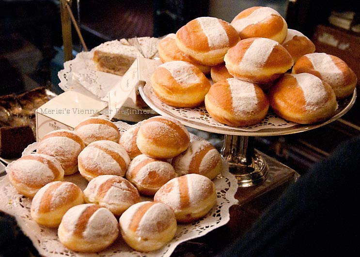 Daily Lazy Suspension At Kunstraum Am Schauplatz Wiener Art