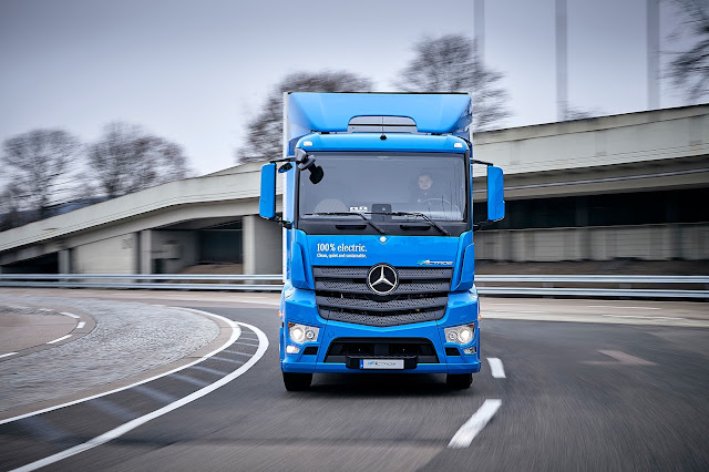 Mercedes-Benz disponibiliza caminhões elétricos para teste
