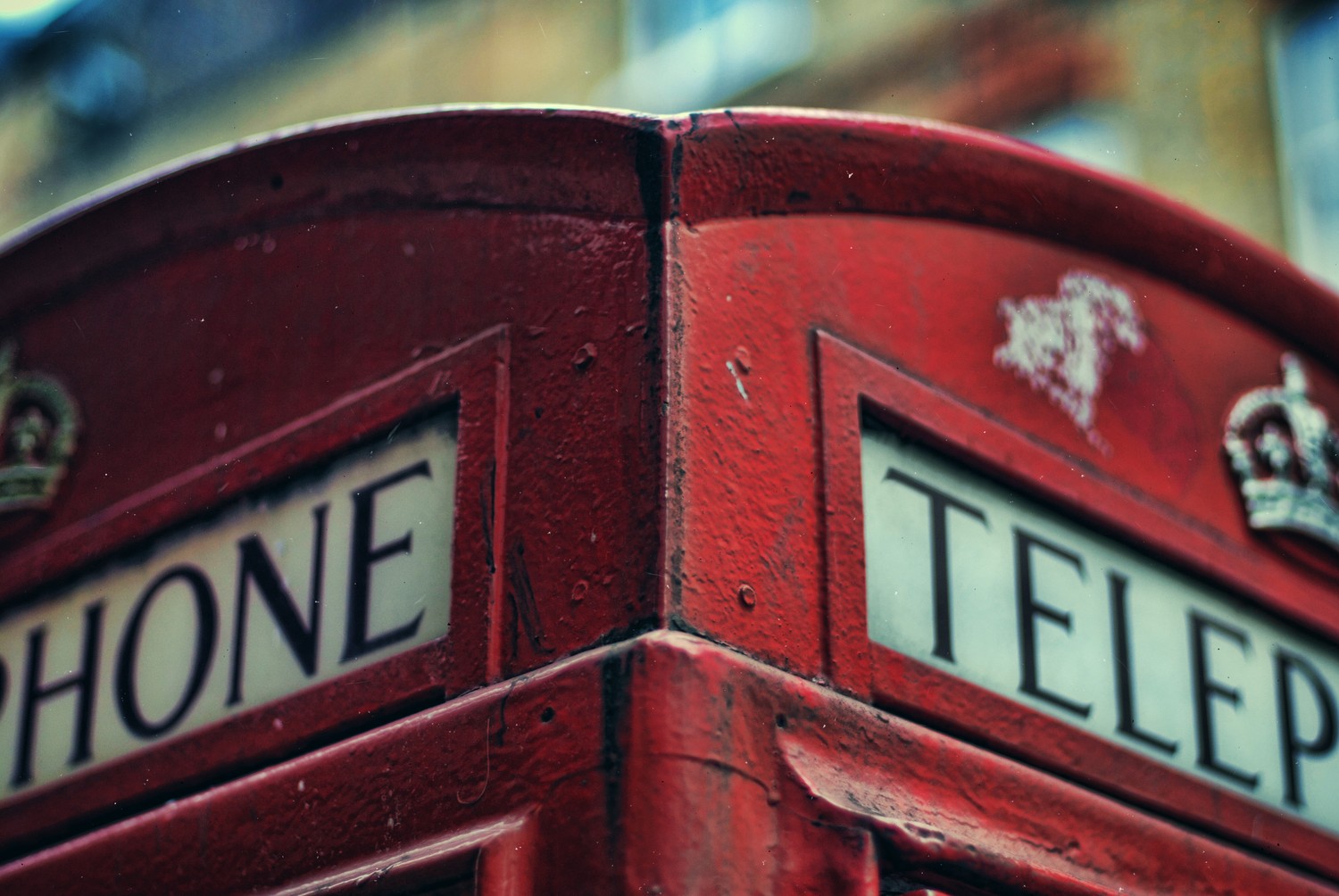Month away. Шаблон телефонной будки Англии. Номер телефона Лондон. Корона на телефонной будке Лондона штамп. London is Red.