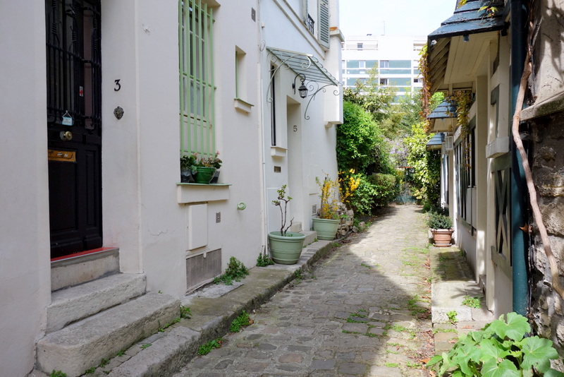 Paris Rue et Villa Hallé, sérénité champêtre du village d'Orléans