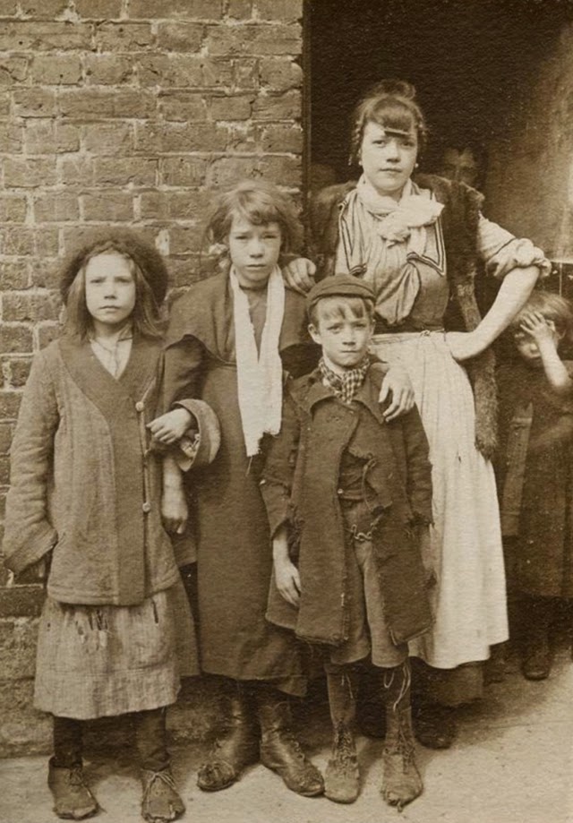 30 Astonishing Portraits of London's Street Children From the Early