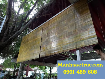 Mành sáo trúc che mưa che nắng.