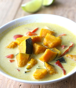 Thai kabocha squash soup recipe by seasonwithspice.com