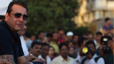संजय दत्त बॉलीवुड के मुन्नाभाई और 1993 में मुंबई सीरियल ब्लास्ट के दोषी संजय दत्त के जन्मदिन पर मान्यता जेल पहुँचीं।