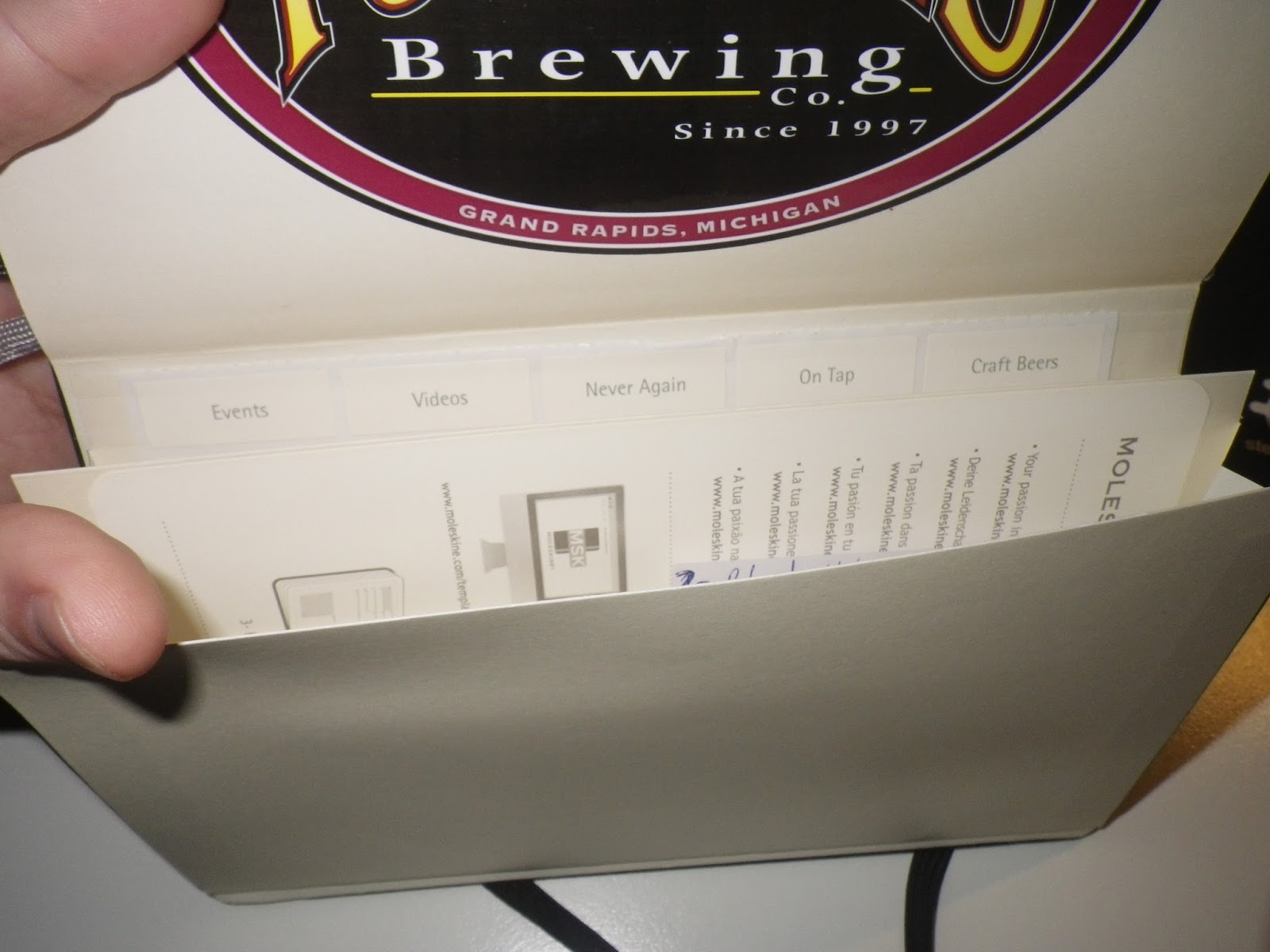 El Baúl de las Cervezas UN AÑO CON LA AGENDA MOLESKINE BEER JOURNAL