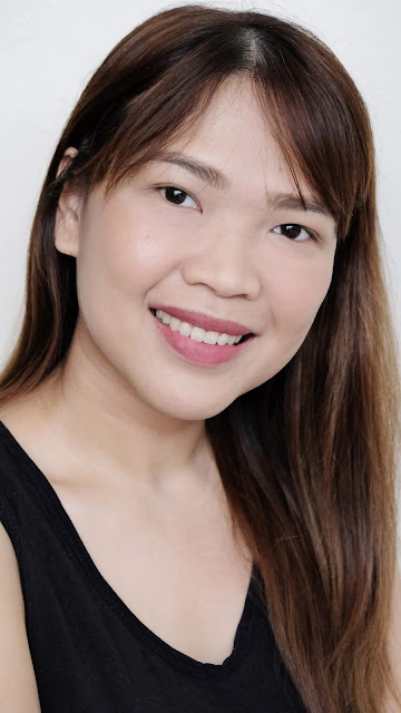 a photo of Happy Skin Active On-The-Go Blush in Glowing Review by Nikki Tiu of askmewhats.com