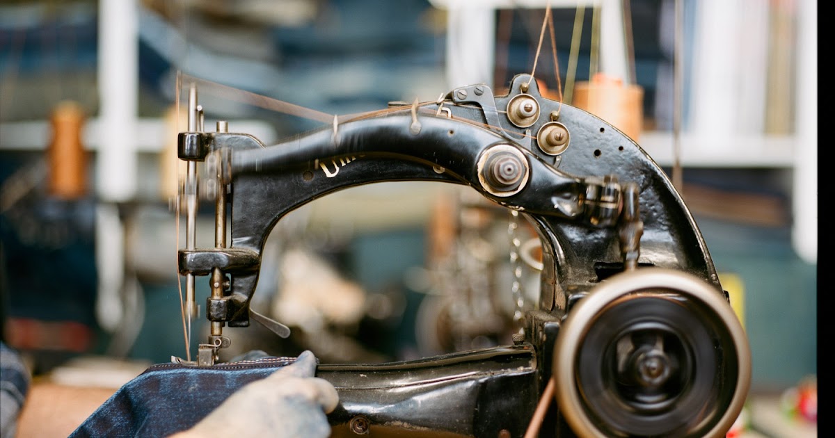 MOHSIN SAJID Vintage Industrial sewing machine table set up