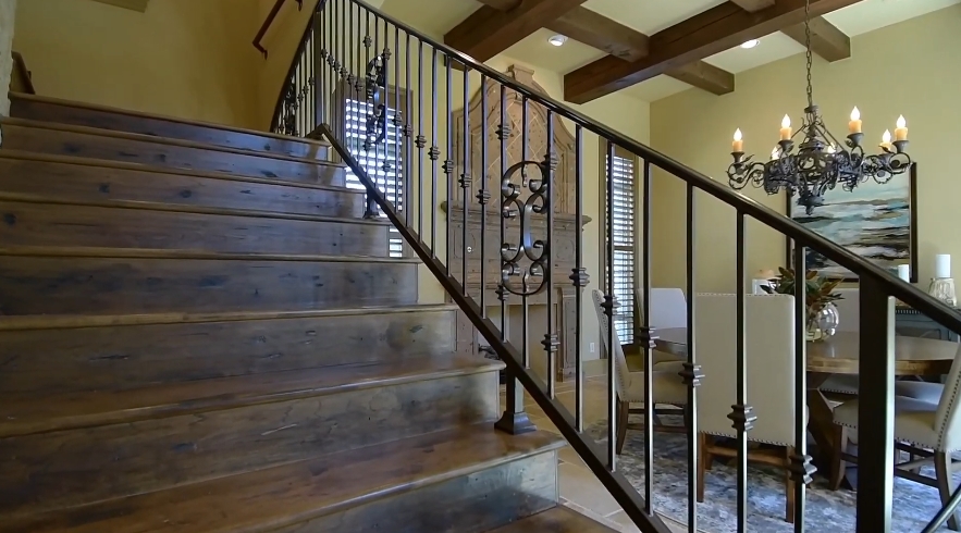 17 Photos vs. 11 Kings View, San Antonio, TX Luxury Home Interior Design Tour