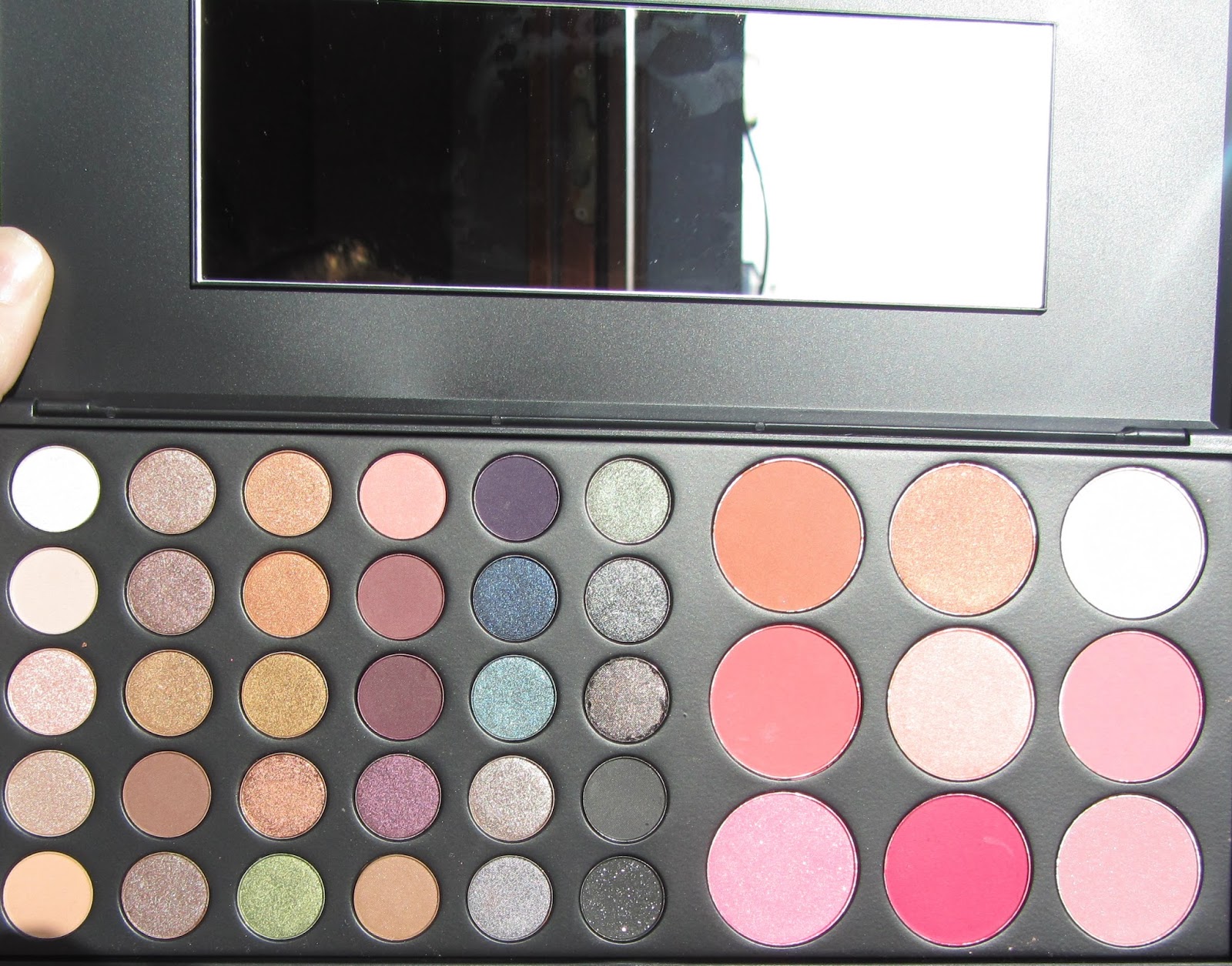 BH Cosmetics Neutral Eyes 28 Color Eyeshadow Palette at 