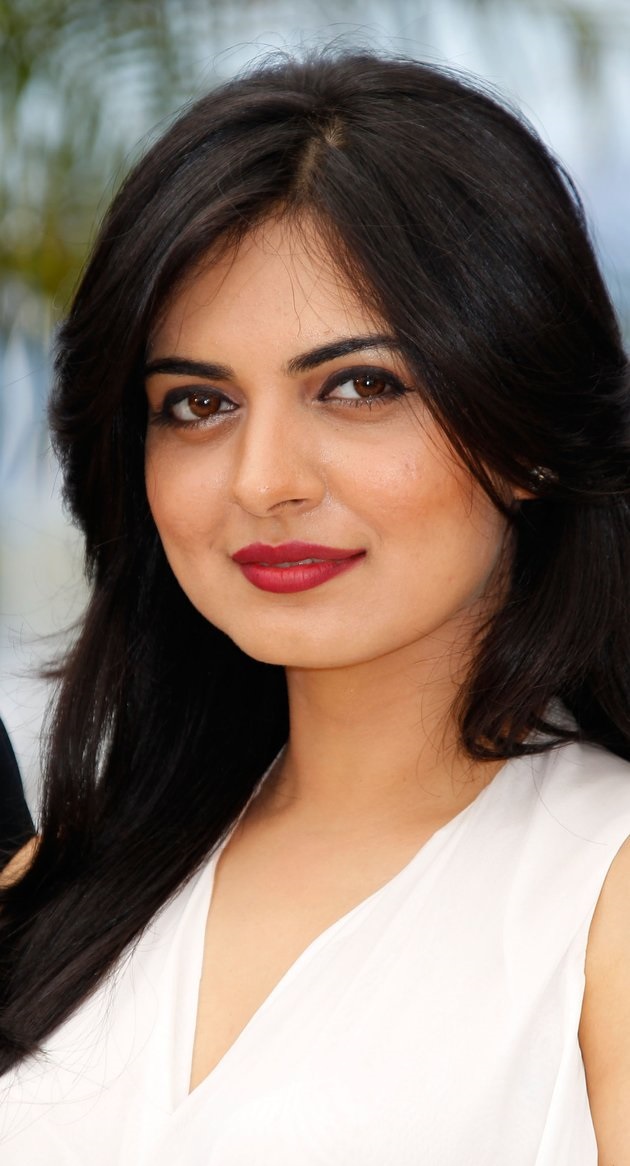Niharika Singh Biodata Movies Net Worth Age New Movies