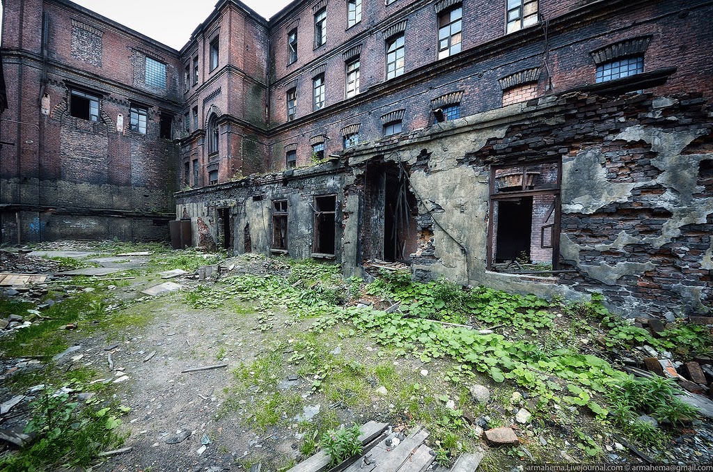 Deserted Places An Abandoned Industrial Complex In St Petersburg
