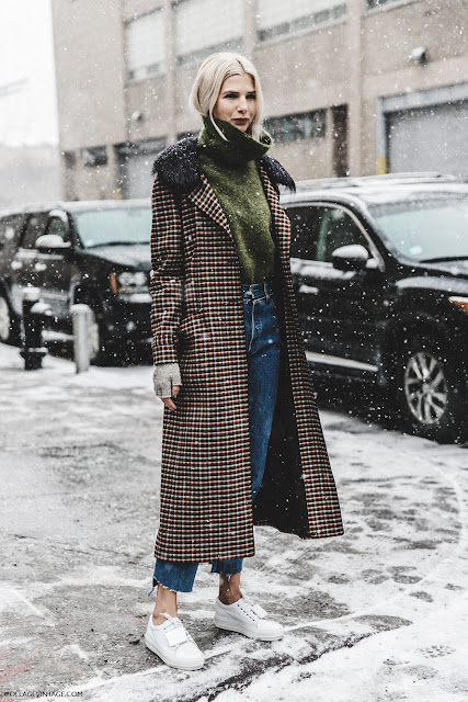 NYFW-New_York_Fashion_Week-Fall_Winter-17-Street_Style-Checked_Coat-Turtleneck-Acne_Sneakers-2