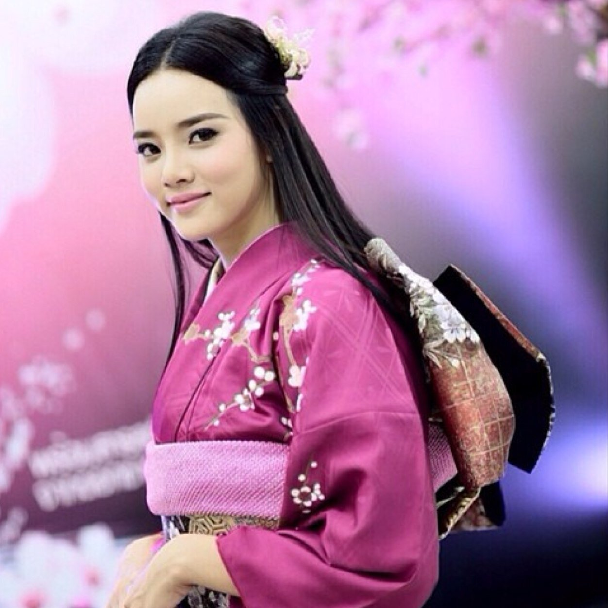 Model Iklan Shampo Clear Terbaru - Nichari Chokprajakchat - FELIXXUBSTOR