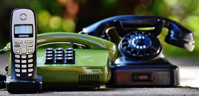 old_vintage_phones