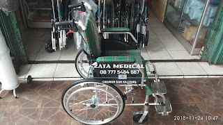 Kursi roda semi traveling almunium ringan dan mudah di bawa