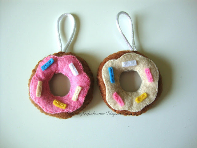 Mini donuts de fieltro para llaveros