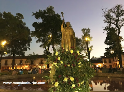 Ofrenda floral a Don Vasco de Quiroga en Pátzcuaro