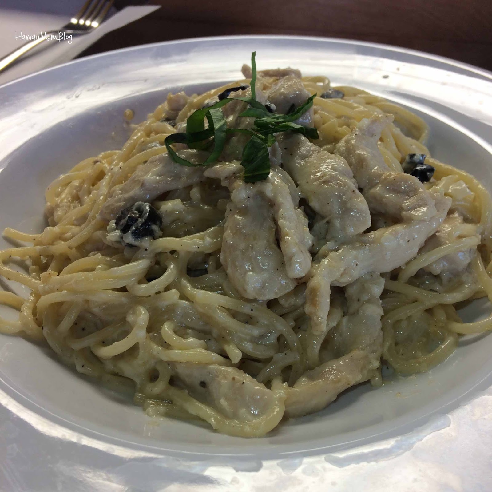 Hawaii Mom Blog Yellow Cab Pizza Co. Hawaii