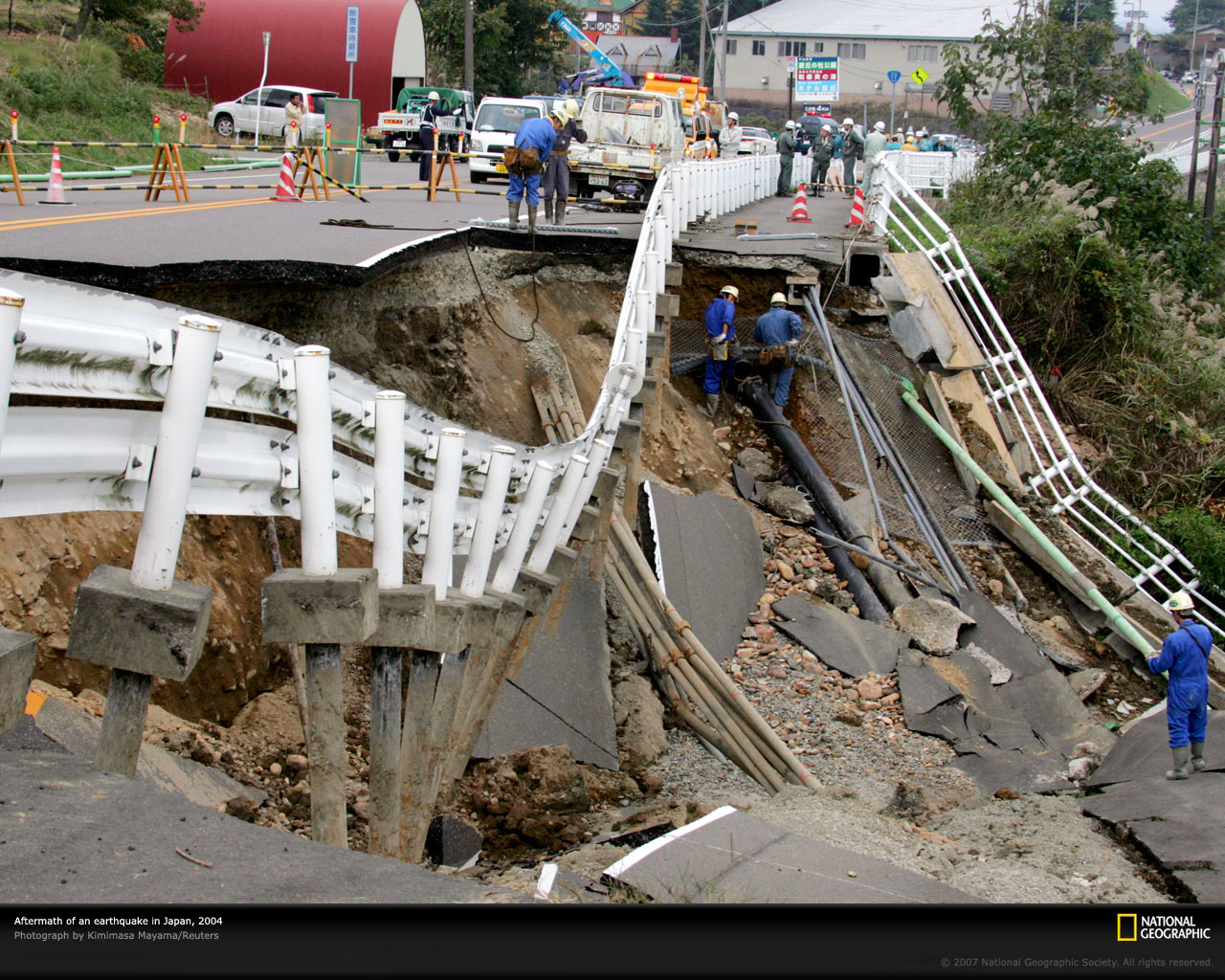 What is earthquake and it's effect?
