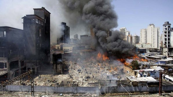 Kassab aproveita incêndio misterioso e devastador para evacuar Favela do Moinho