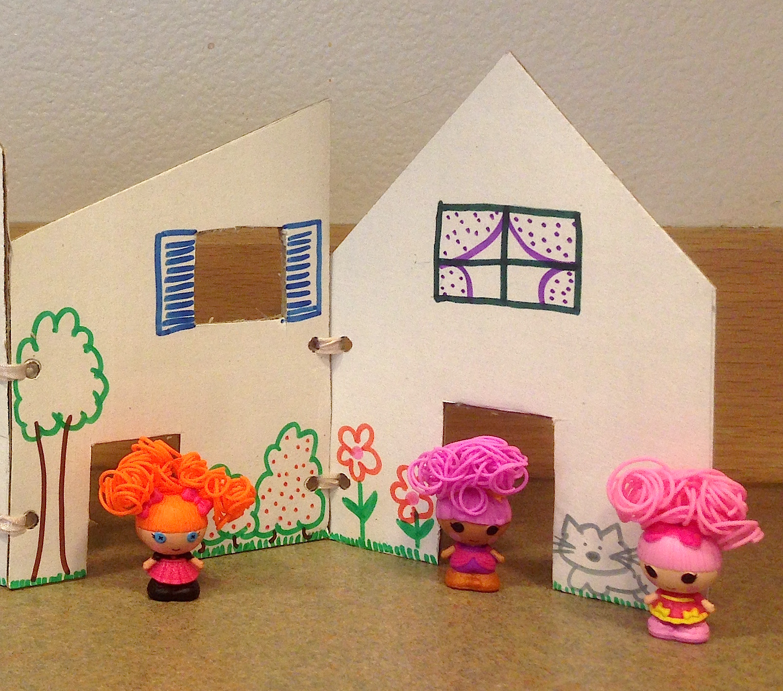 Make a DIY Playhouse for Lalaloopsy Tinies