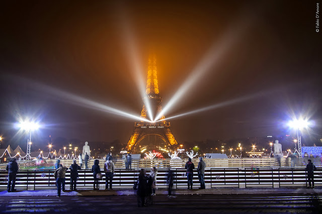 Tour Eiffel di notte-Parigi