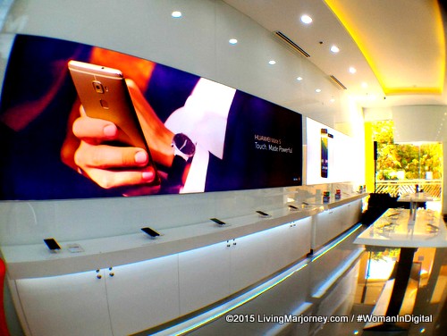 Experience Huawei Flagship Store
