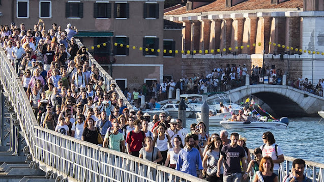 Veneza lotada de turistas