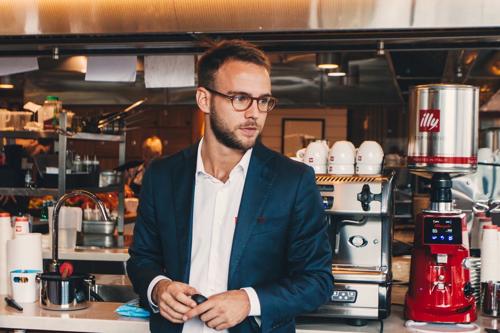 kahveaskina.. illy, gurme kahve meraklılarını Master Baristası Stefano