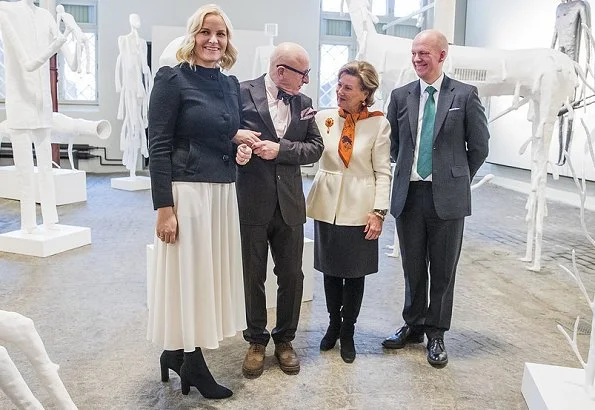 Queen Sonja and Crown Princess Mette Marit attended the official opening of Killi-Olsen: sculptures exhibition