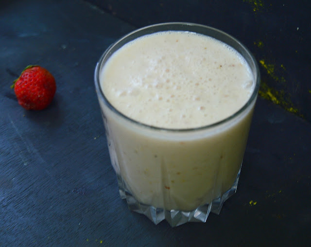 Oats -Strawberry Banana Smoothie | Breakfast Smoothie