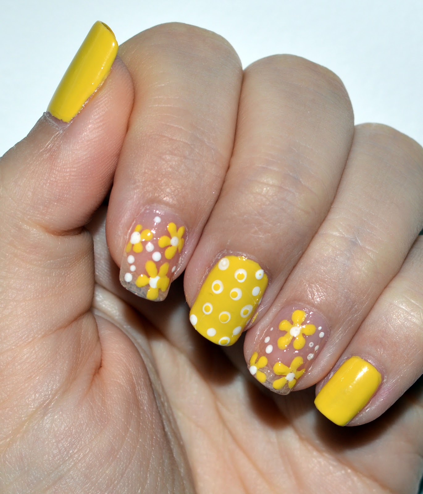 Style Sense Moments: Beauty | Yellow nails with flowers