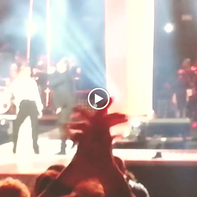 David Bisbal con Emma Marrone, Hombre de tu vida, Arena di Verona, Italia